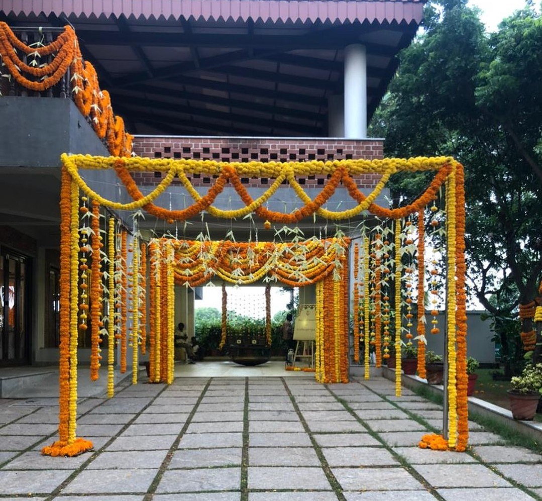 Celebrate New Beginnings With This Classic Floral Decor For Entry