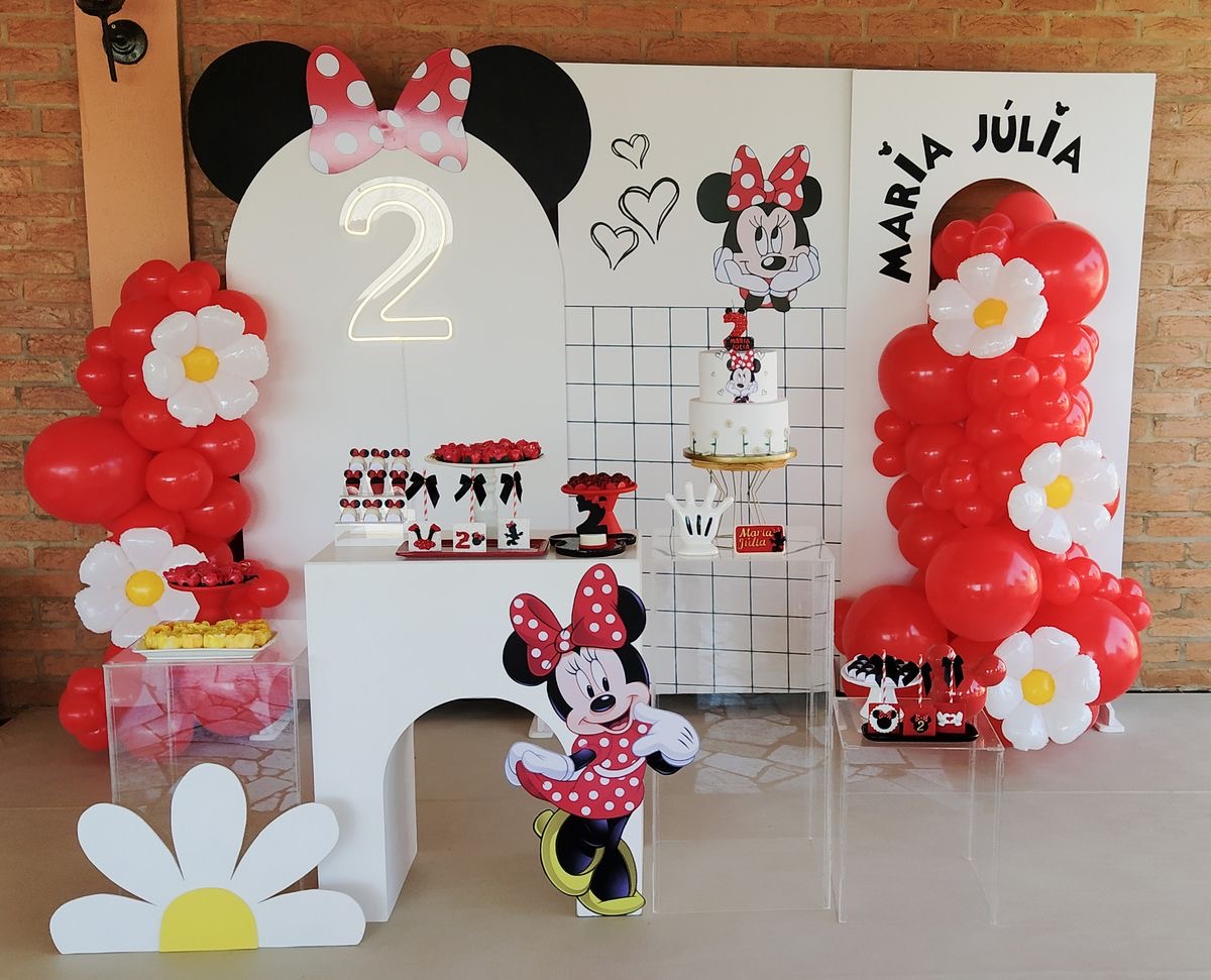 Celebrate With Minnie’s Timeless Style With This Charming Decor