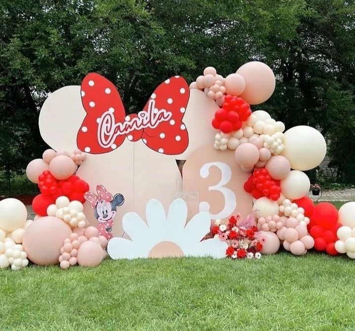 Experience The Joy Of Minnie Mouse Theme Decor