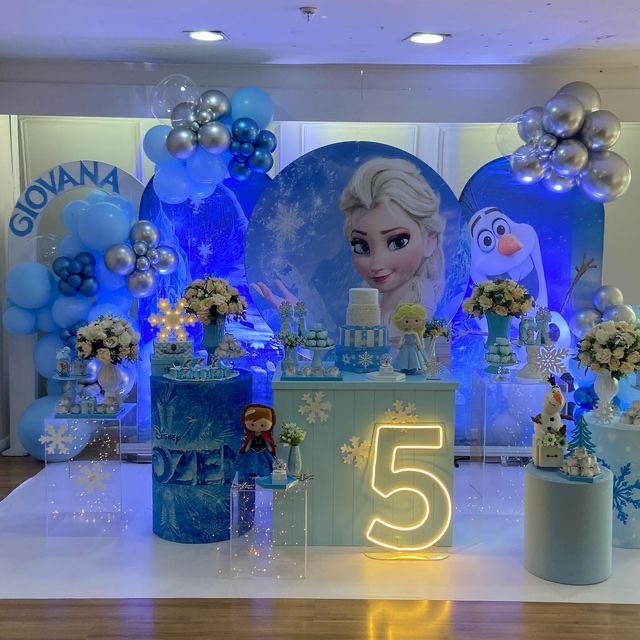 Where Every Step is a Snowy Adventure With Frozen Decor