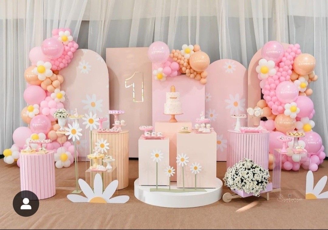 Bring Joy Home with Daisy-Themed Decor