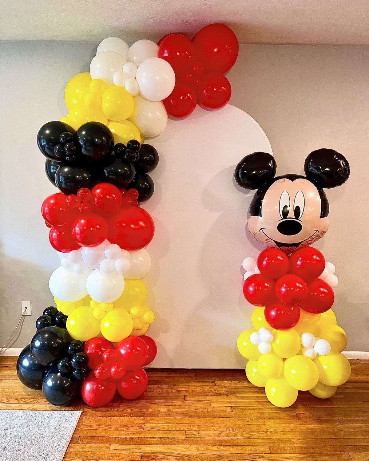 Simple & Classy Mickey Decor