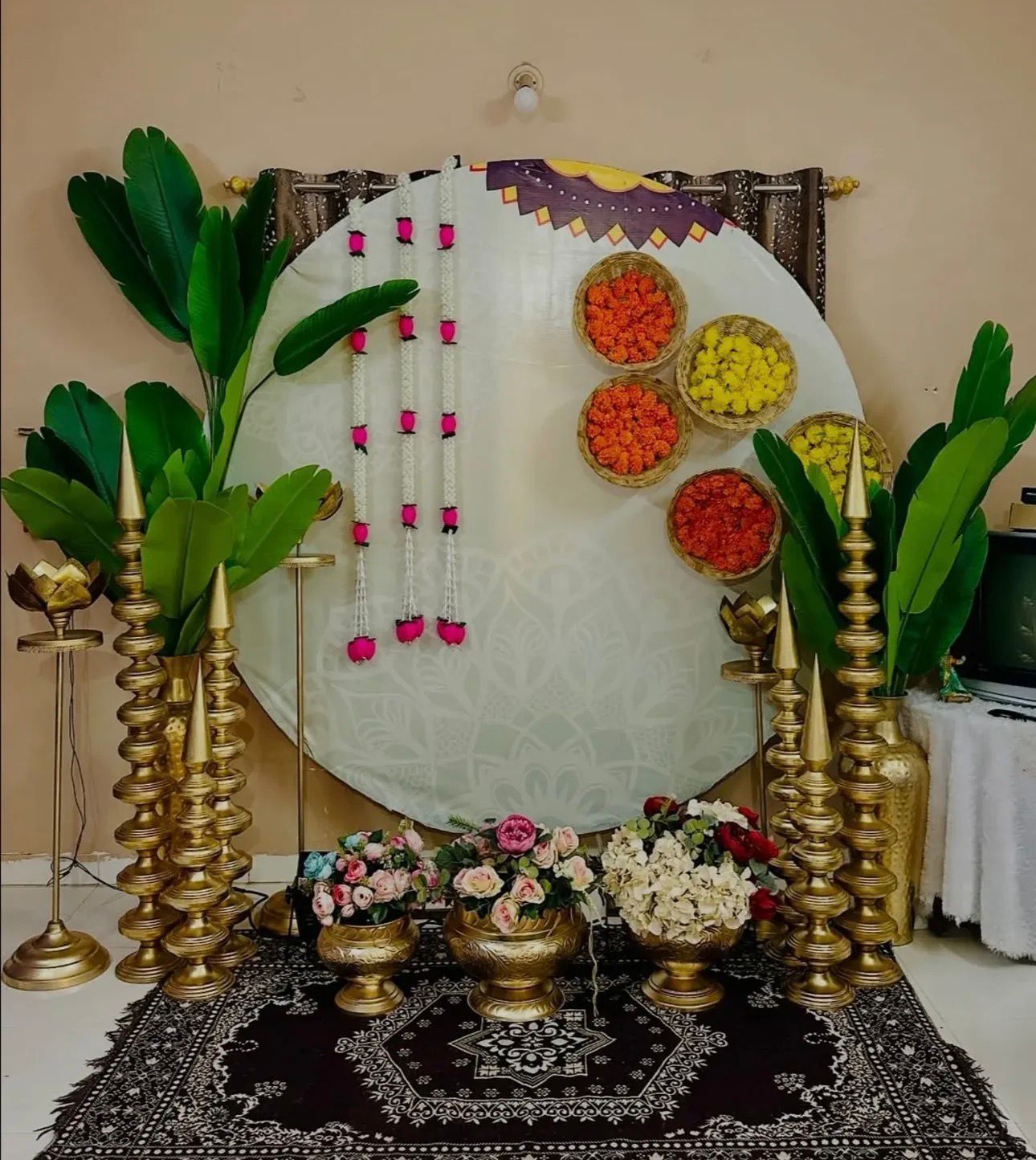 Traditional Round Sreemantham Decoration