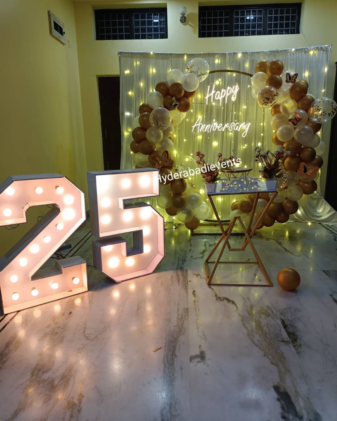 Unique & Simple 25 Years Anniversary Setup